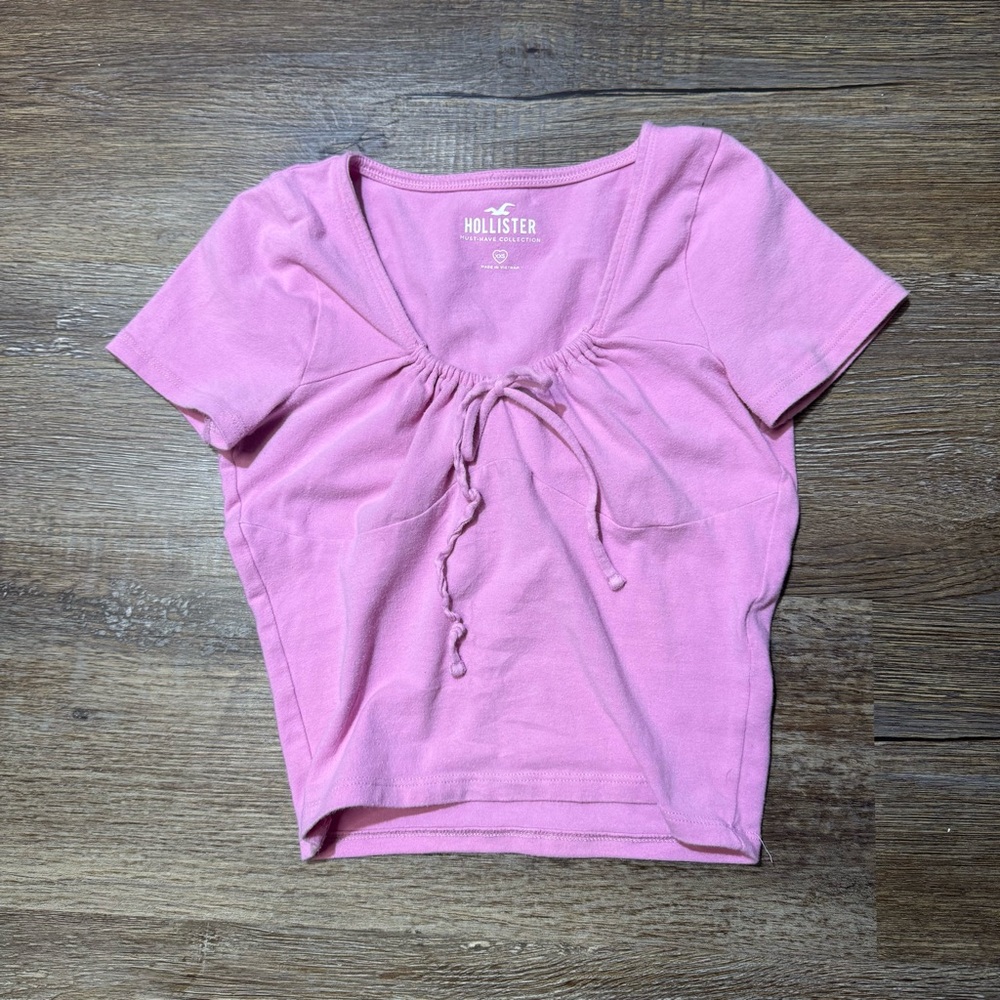 Women’s Hollister Must Have Collection‎ T Shirt